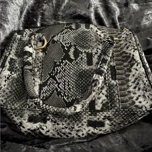 Snake-Print Satchel Handbag in Black & White w handles. 10x10’